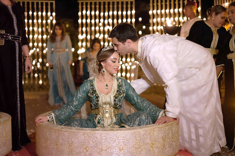 La negafa assiste la mariée marocaine
