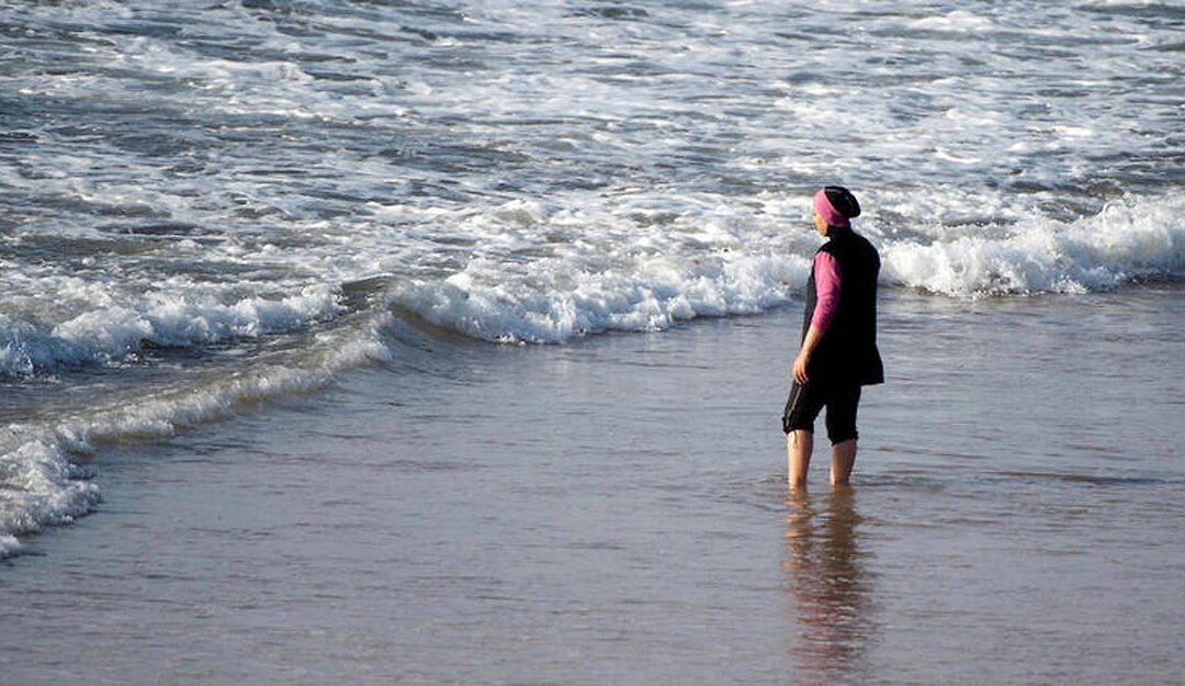 Culture de la plage, natation et baignade de l’hijab au burkini